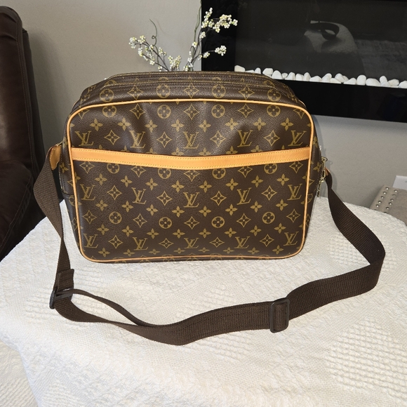 EUC Louis Vuitton Monogram Canvas Reporter GM - Picture 1 of 17